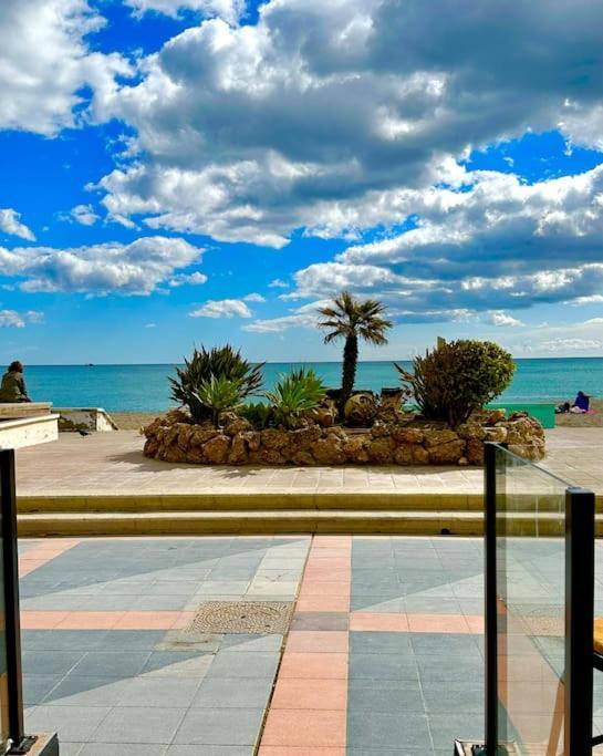 Apartamentos J&K Torremolinos Exterior photo